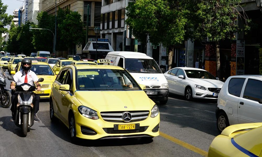 Ηράκλειο: Στο αυτόφωρο ταξιτζής-Παρέσυρε αστυνομικούς για να αποφύγει τον έλεγχο